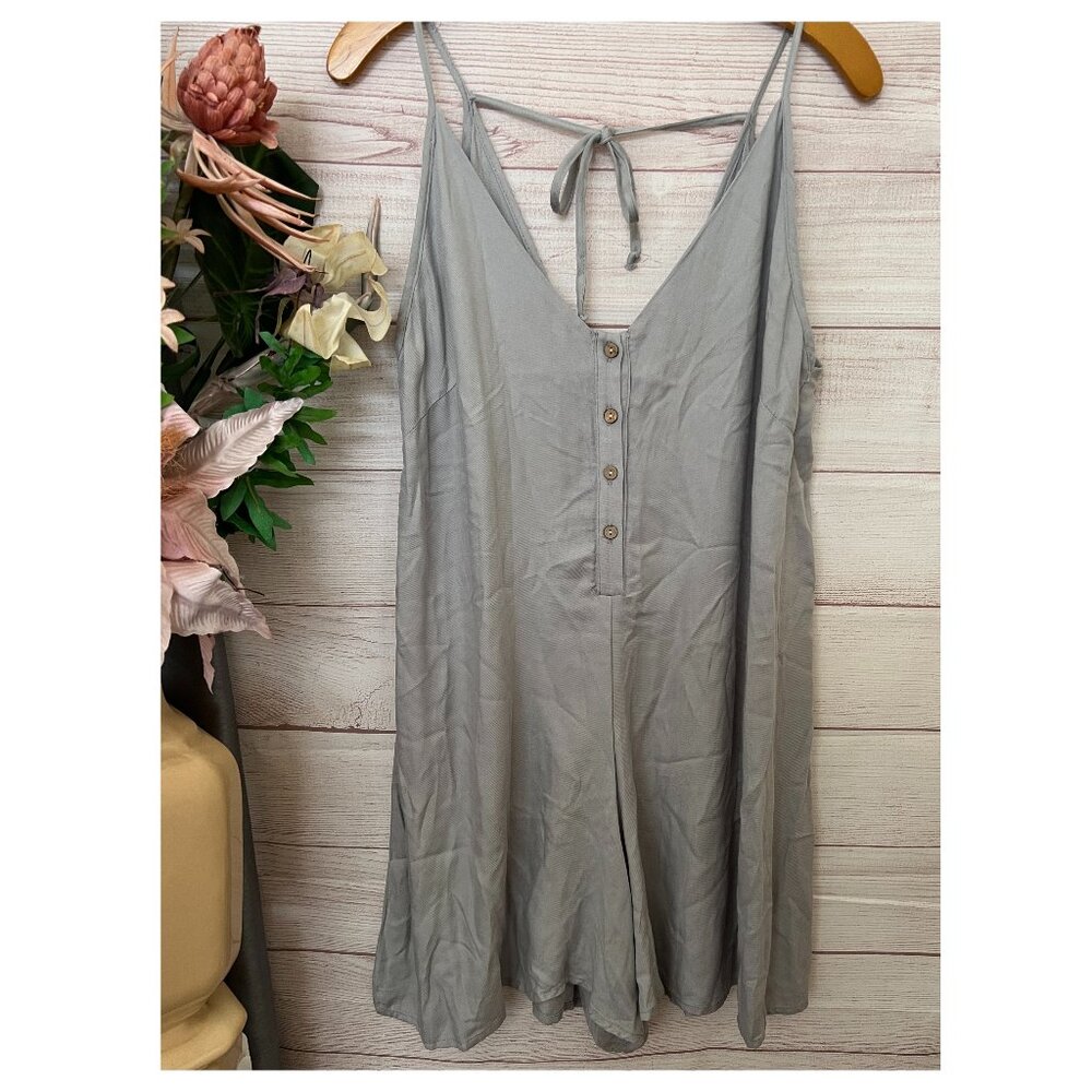 E1-- NWT sage green COOKIES CLOTHING spaghetti strap short jumpsuit romper LARGE